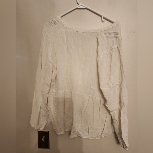 Maurices white blouse top size xl - Picture 2 of 3